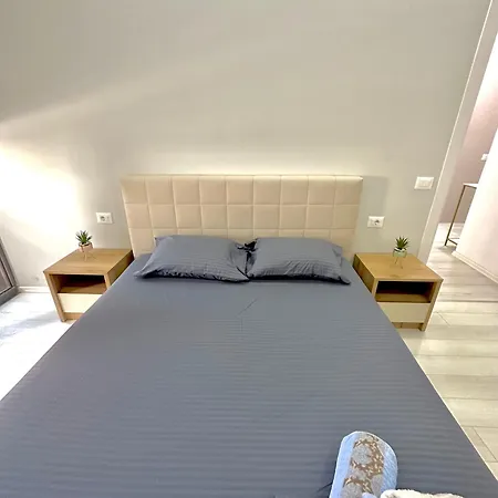 Escape - 1 * Tirana